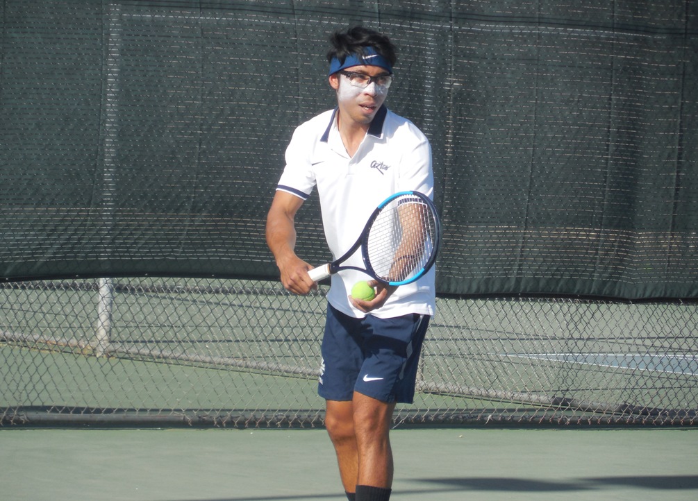 Sophomore Tomothy Ou won the rubber match as he defeated Jorge Sala from Mesa Community College 6-1, 6-3 in the No. 1 singles flight consolation final. Photo by Raymond Suarez