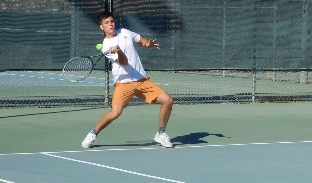 Freshman Mitchell Wilkinson (Catalina Foothills HS) played a tough singles match at the No. 4 spot but was able to overcome Brady Snow in three sets 6-2, 1-6, 1-0 (3). The No. 16 ranked Aztecs defeated Glendale Community College 9-0. Photo by Raymond Suarez