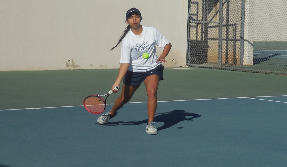Sophomore Elise Rodriguez (Flowing Wells HS) won her No. 4 siongles match over Isabell Camacho 6-4, 6-4 as the Aztecs women's tennis team beat Mesa Community College 8-1. The Aztecs improved to 5-1 overall. Photo by Raymond Suarez