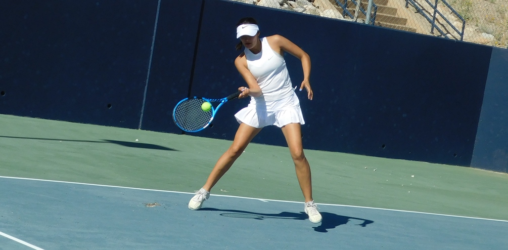Freshman Jazmin Nunez (Cholla HS) played a tough second round match in the No. 5 singles flight  but she dropped the third set to Ashlyn Locke from Copiah-Lincoln Community College 7-5, 4-6, 6-4. The Aztecs continue play in the NJCAA Division I Tournament on Tuesday in Tyler, TX. Photo by Raymond Suarez