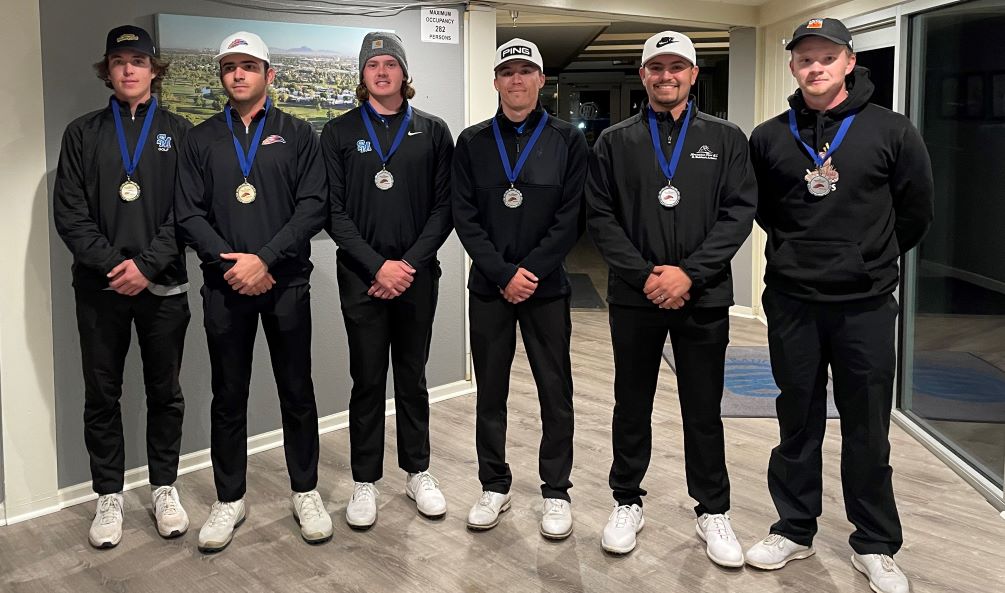 Freshmen RJ Wright (Bisbee HS) and Herman Holst (last two on the right) finished tied for fourth place as they each shot a 145 at the Mesa CC Invitational. The Aztecs took second place in the team standings with a score of 583 (290-293). Photo courtesy of Marcus Smith