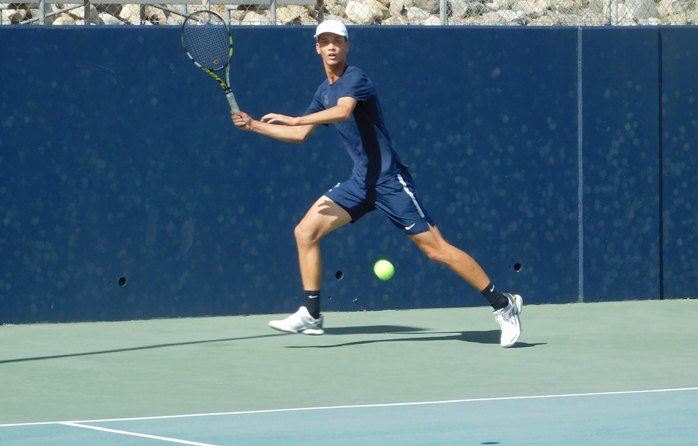 Sophomore Chris McDaniels (Tanque Verde HS) won the second set in his No. 1 singles consolation match but fell to Chris Lawrence from East Central Community College 6-3, 2-6, 1-0 (2). The Aztecs will play in four flights as part of Wednesday's round. Photo by Raymond Suarez