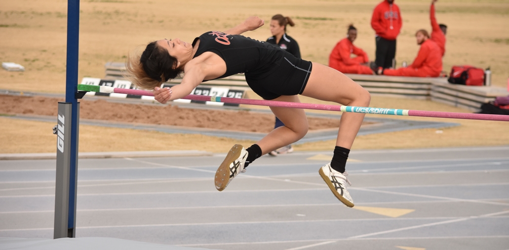 Sophomore Anahiramar Lopez (Tucson HS) set an indoor national qualifying mark in the high jump as she finished with a jump of 5-feet, 3.25-inches. After four indoor meets, the Aztecs have 14 total athletes set national qualifiers in 13 events. Photo by Ben Carbajal