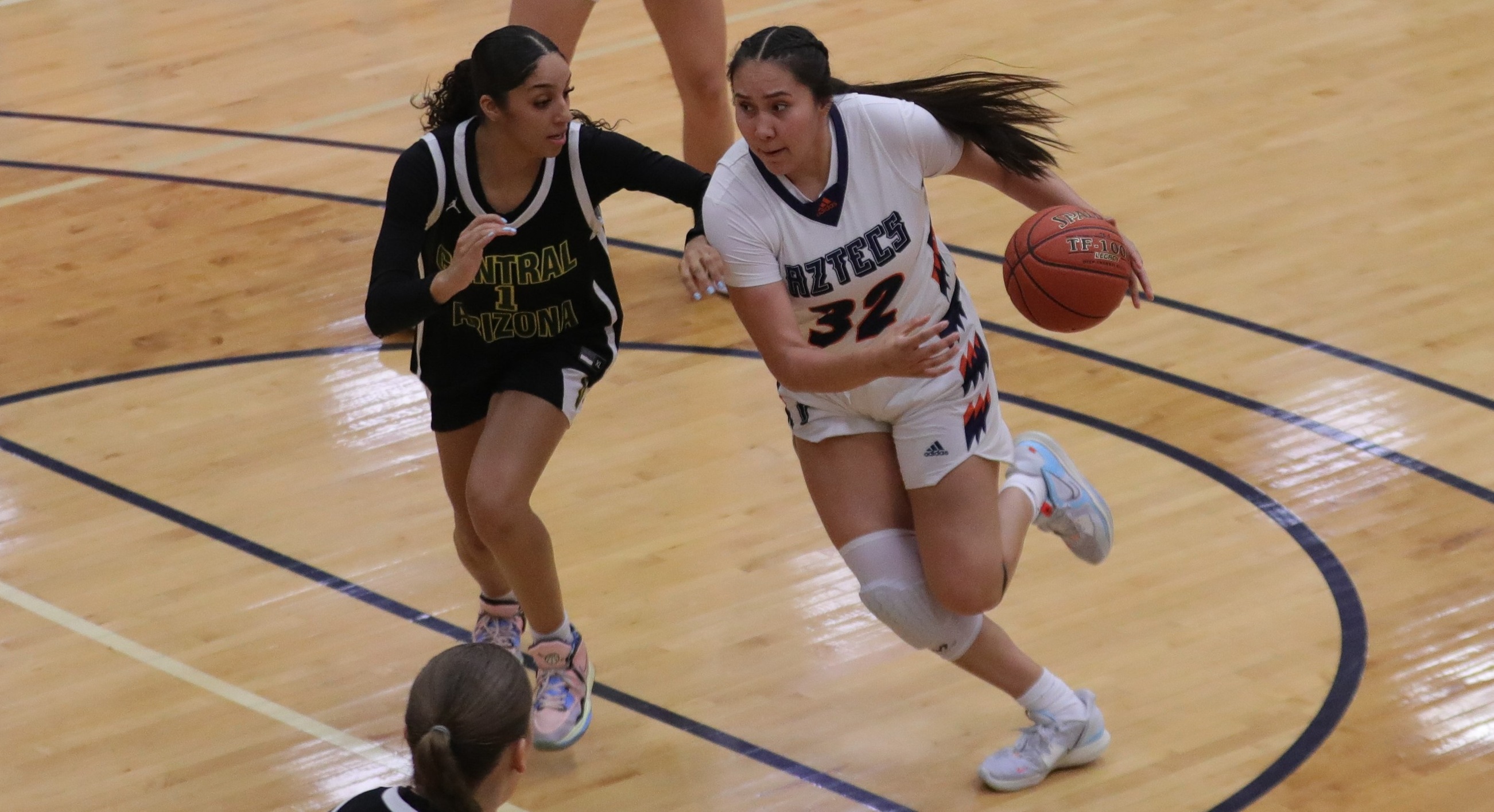 Sophomore Torrance Begay (Page HS) finished with a team-high 13 points but the No. 10 ranked Aztecs (Division II) fell to No. 14 Eastern Arizona College (Division I) 59-43 in Thatcher. The Aztecs finished the regular season at 23-7 overall and 16-6 in ACCAC conference play. Photo by Steve Escobar