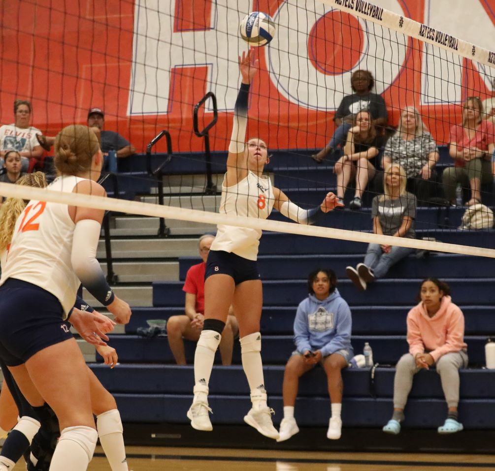 Freshman Haylee Gilleland (Flagstaff HS) closed out the day with eight kills, 15 assists and two blocks but the Aztecs dropped non-conference matches to Chandler-Gilbert Community College and Mesa Community College. The Aztecs are now 8-12 overall. Photo by Steve Escobar