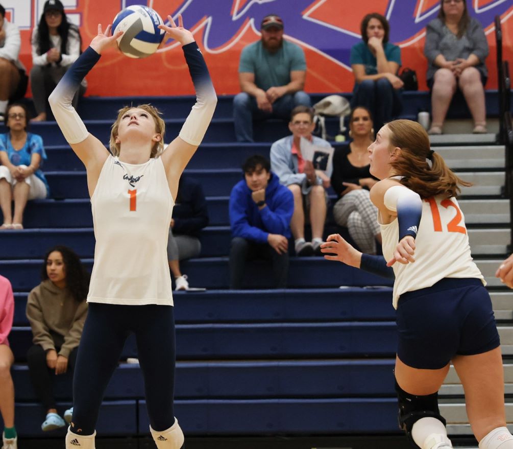 Freshman Taylor Crawford (Ironwood Ridge HS) finished with 30 assists while sophomore Bekah O'Day (Skyline HS) posted six kills as Aztecs volleyball fell in four sets to No. 1 ranked Scottsdale Community College 21-25, 25-10, 25-11, 25-15. The Aztecs are now 10-16 overall and 6-8 in ACCAC conference play. Photo by Stephanie van Latum