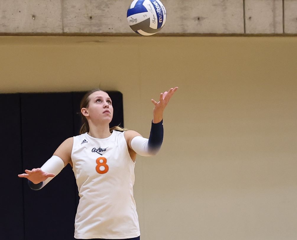 Freshman Haylee Gilleland (Flagstaff HS) finished with a double-double of 32 assists and 10 digs but the Aztecs volleyball team dropped their sixth straight match as they loss in four games to Chandler-Gilbert Community College 25-17, 19-25, 25-22, 25-20). The Aztecs are now 8-15 overall and 4-7 in ACCAC conference play. Photo by Stephanie van Latum