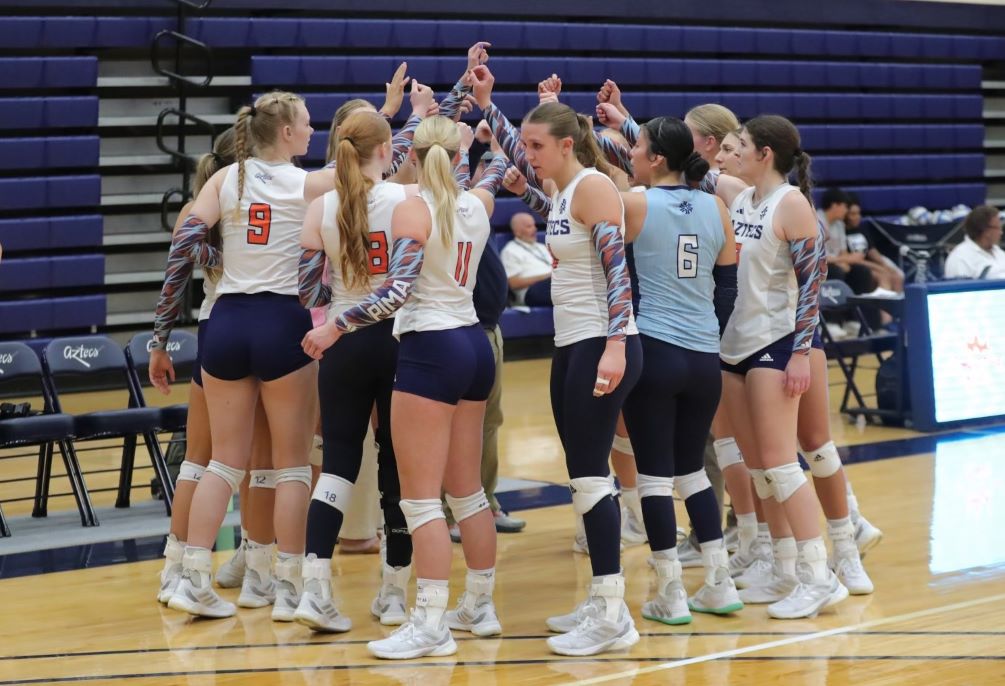 The Aztecs Volleyball team secured a spot in the Region I, Division II Tournament as they defeated South Mountain Community College in a fifth-set tiebreaker (23-25, 25-17, 25-20, 21-25, 15-11). Haylee Gilleland had a team-high 19 kills and Maggie McReynolds had 13 kills. The Aztecs are 14-12 overall and 10-6 in ACCAC conference play. Photo by Steve Escobar