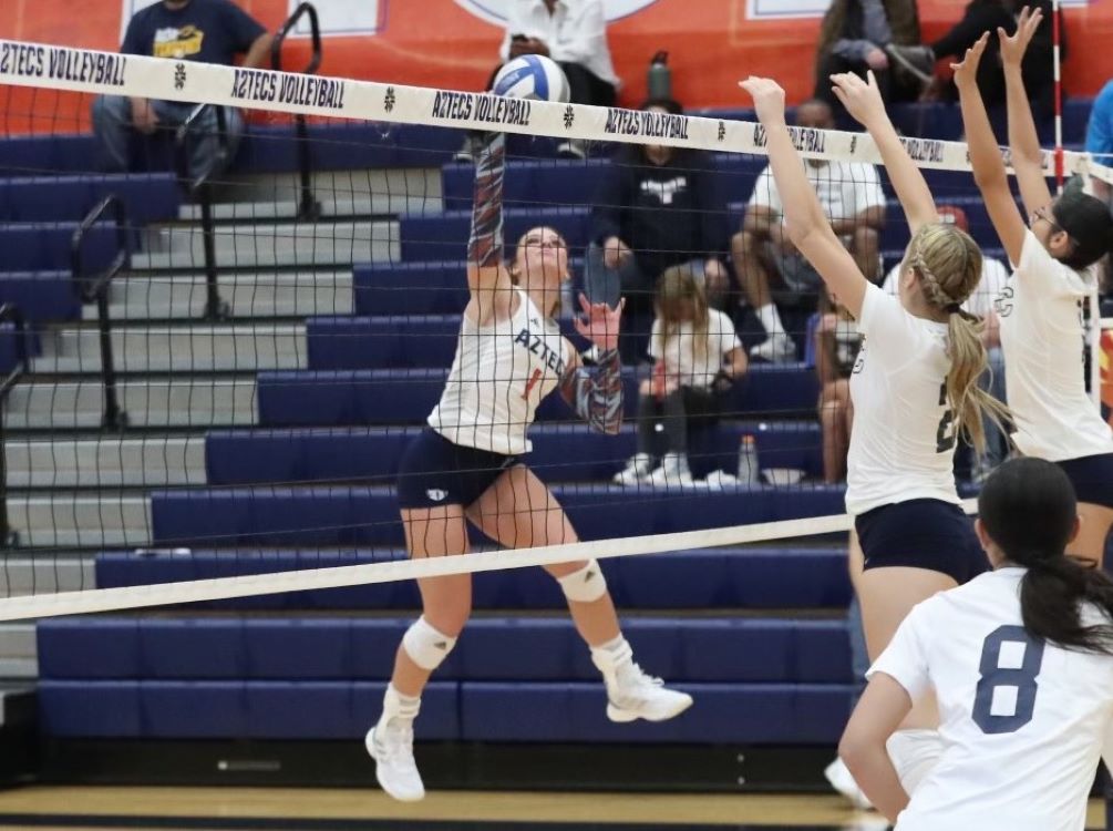 Freshman Maggie McReynolds (Mountain View HS) posted a team-high 15 kills, and also had two aces but the No. 25 ranked Aztecs Volleyball team fell in straight sets at No. 21 Mesa Community College 25-22, 25-21, 28-26. The Aztecs are now 11-9 and 8-3 in ACCAC conference play. Photo by Steve Escobar